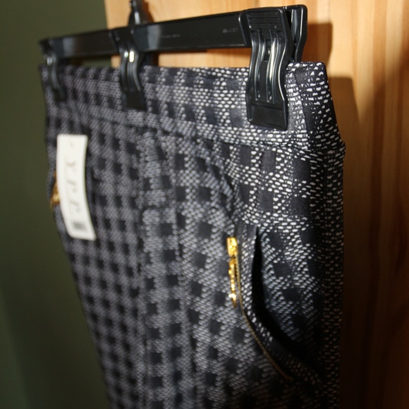 Black and White Checkered Leggings - Picture 4 of 6